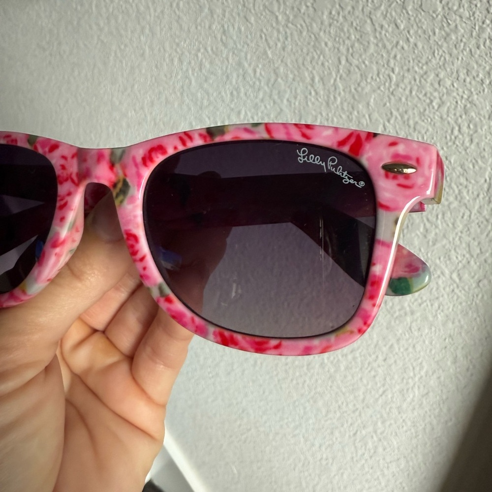 Lilly Pulitzer Hotty Pink FIRST IMPRESSION MADELINE SUNGLASSES - Picture 2 of 11